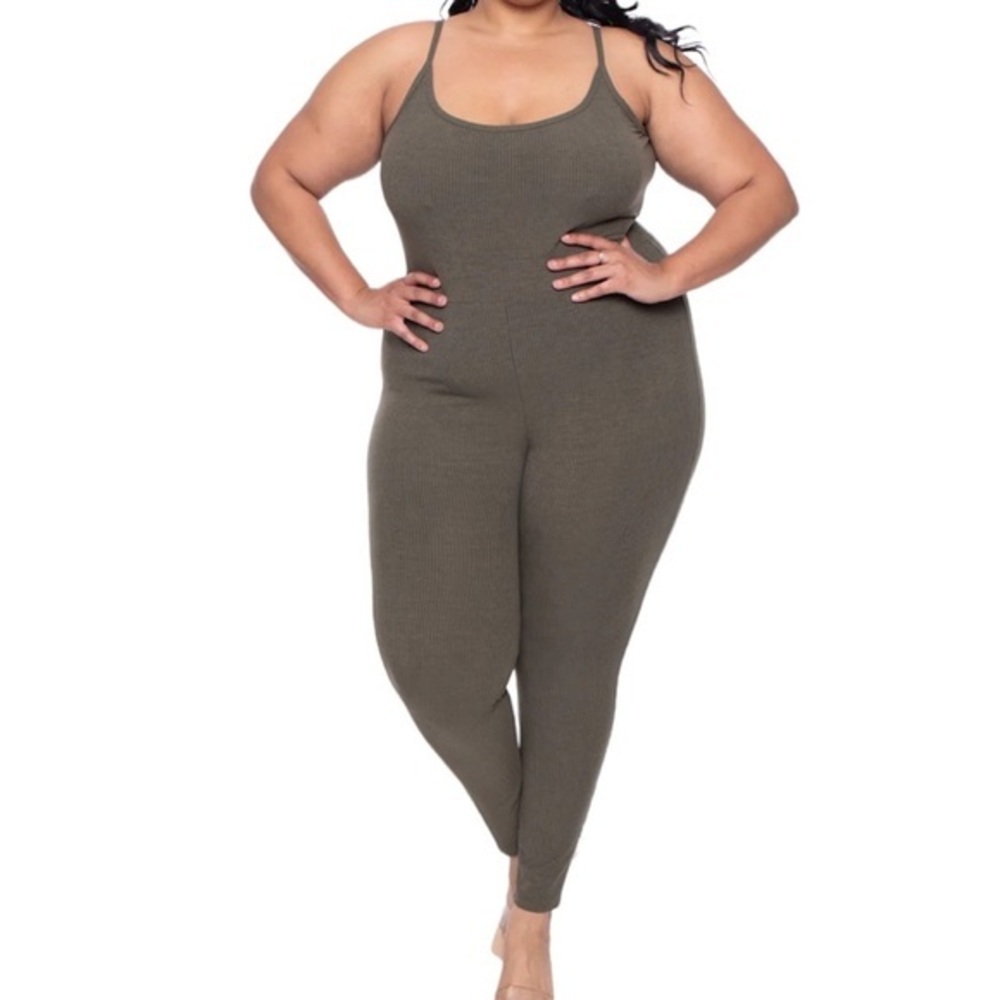 🟤NWT CURVY SENSE Ribbed Catsuit in Olive